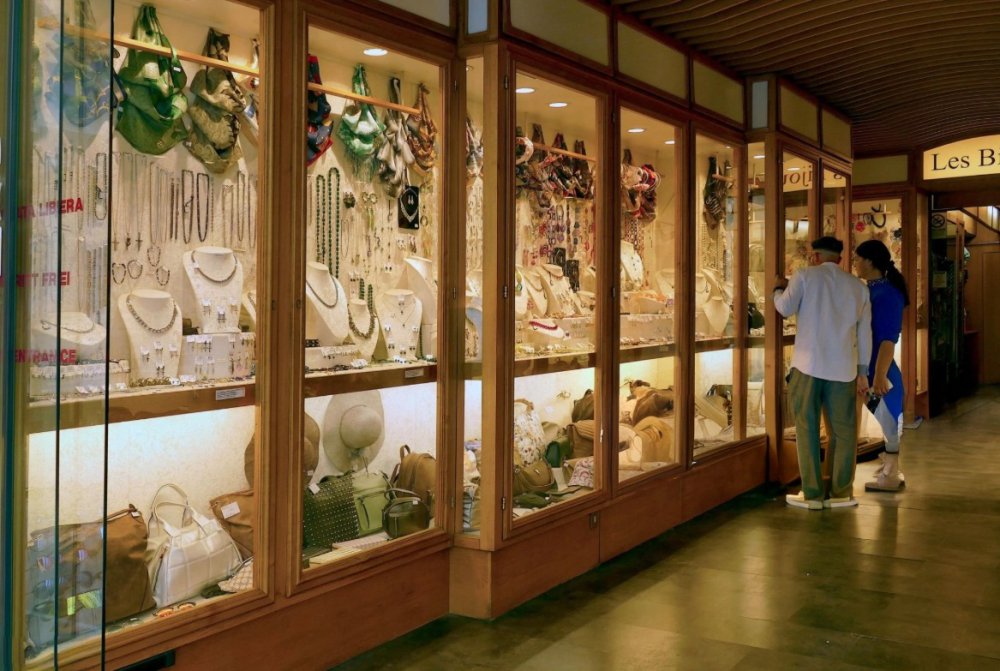 Jewlry Store Accent Lighting